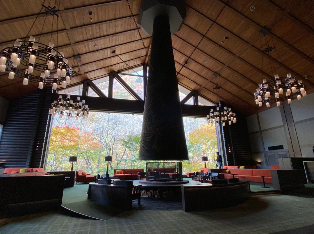 星野集团奥入濑溪流酒店主图