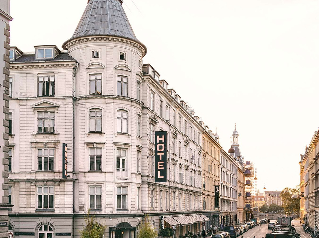 易卜生酒店主图