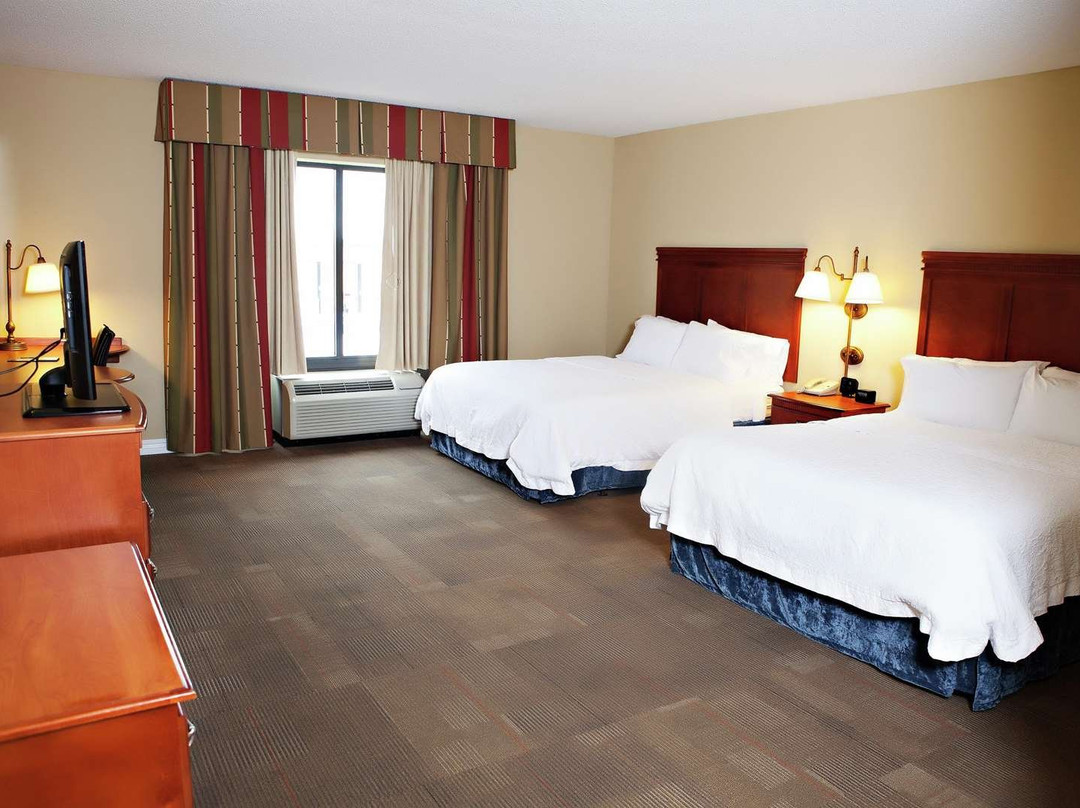 马丁希尔顿恒庭酒店主图