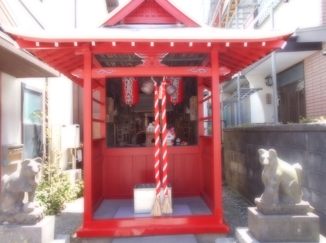 Ipponsugi Inari Shrine
