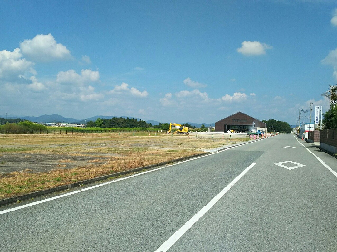 Uzurano Airfield Remains景点图片
