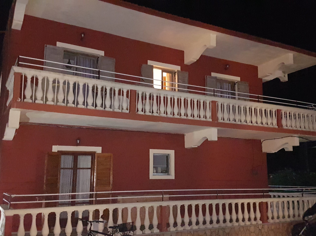 Haroula Apartments主图