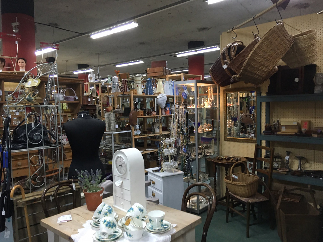 Brackley Antique Cellar-Brackley必去景点