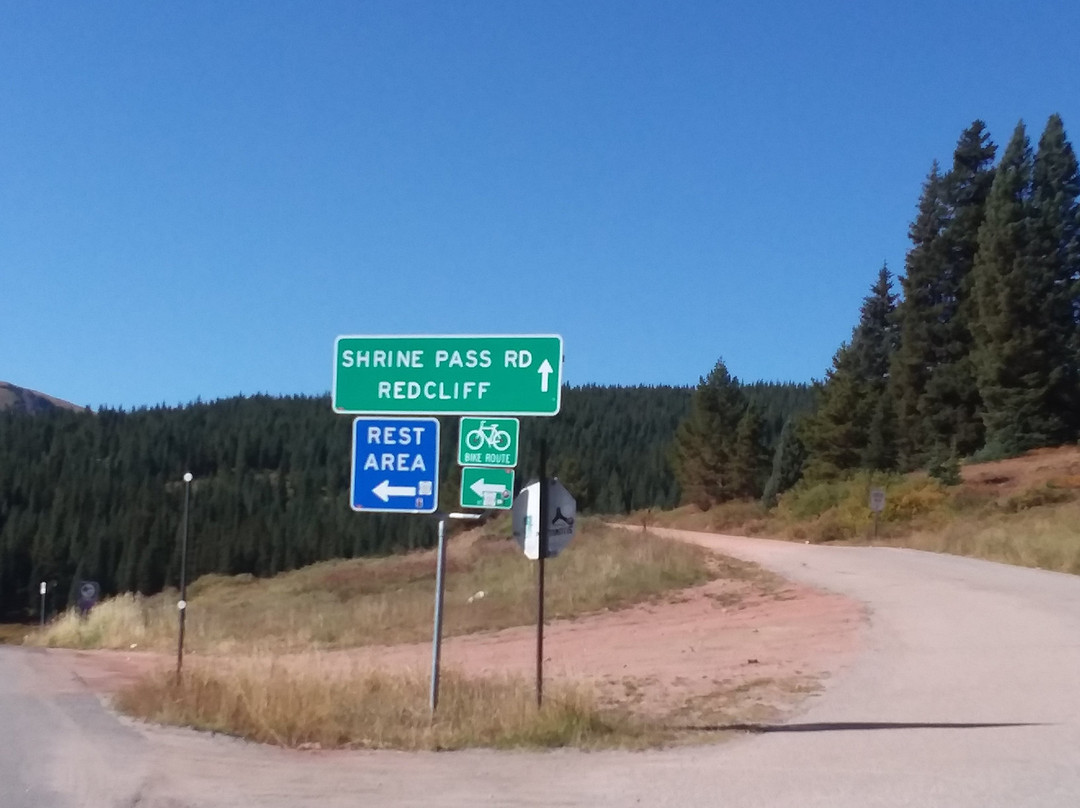 Shrine Pass Road景点图片