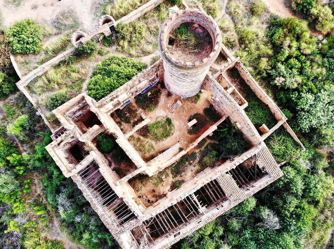 Castillo Torre Salvana-圣科洛马德塞尔韦略必去景点