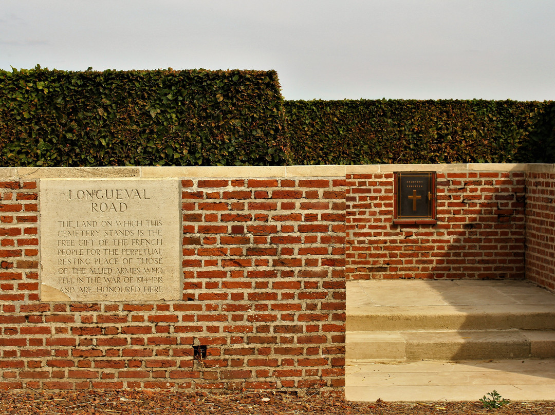 Longueval Road Cemetery景点图片