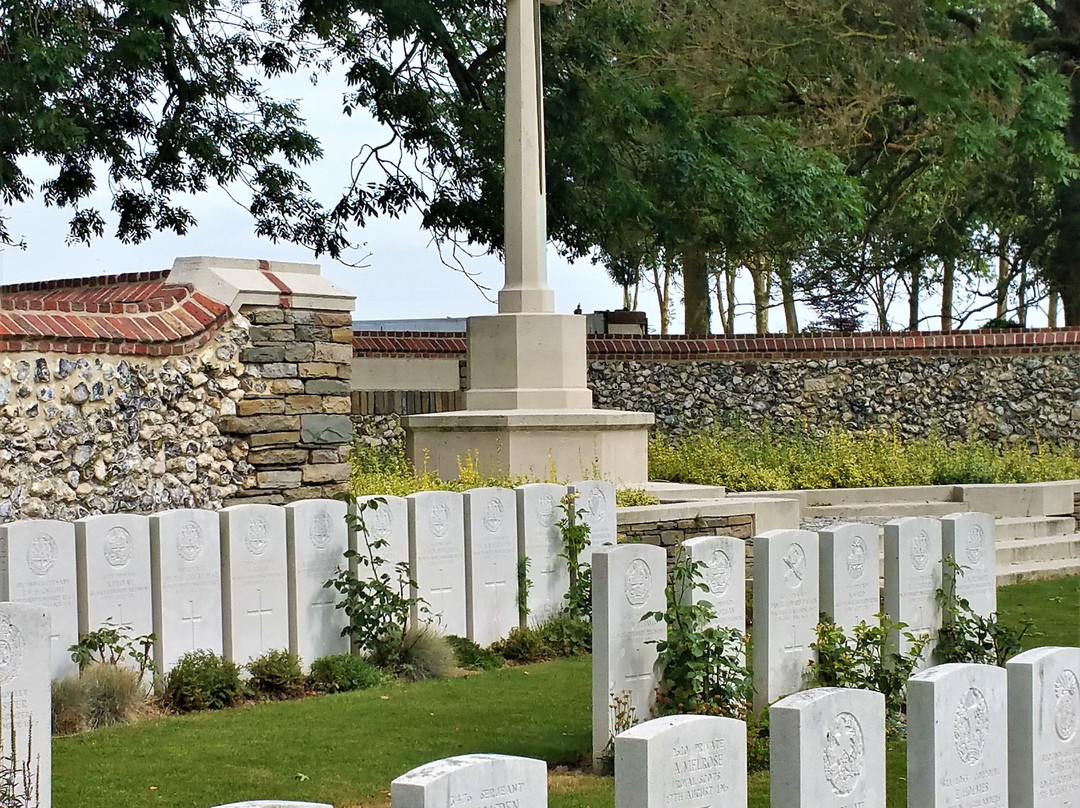 Contalmaison chateau cemetery景点图片