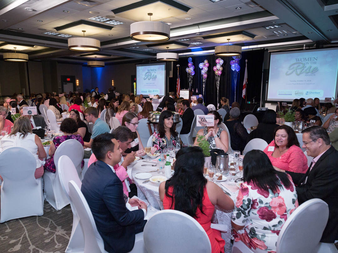 墨尔本海滨皇冠假日酒店主图