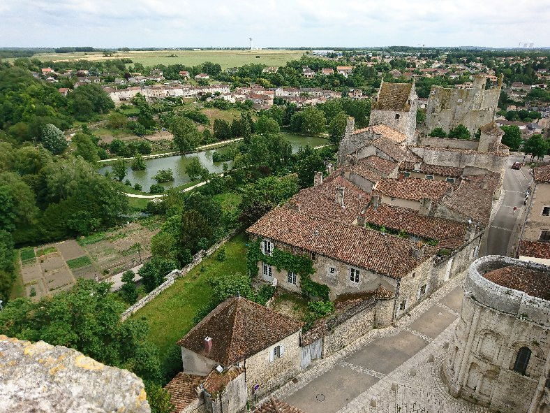 Espace d'Archéologie industrielle (donjon de Gouzon)景点图片