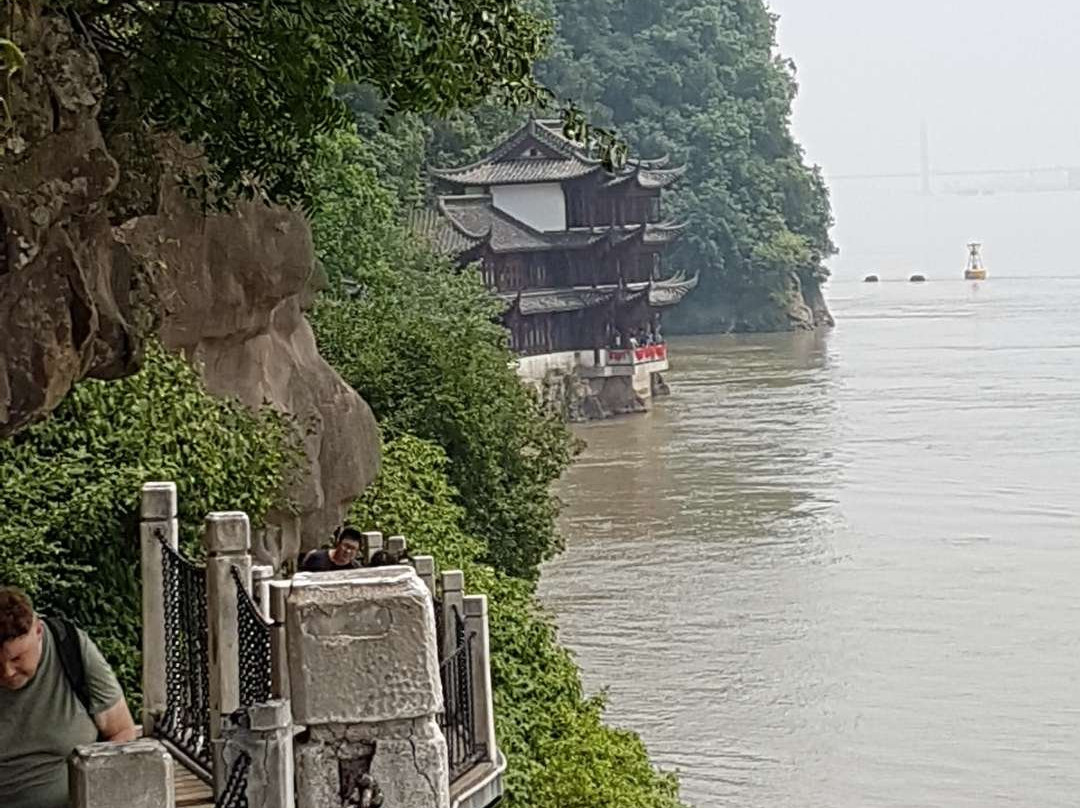 沿江栈道景点图片