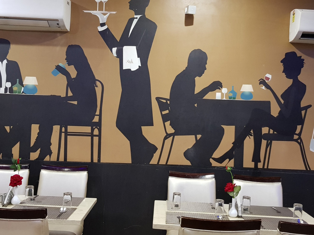 Royal Inn Hotel主图