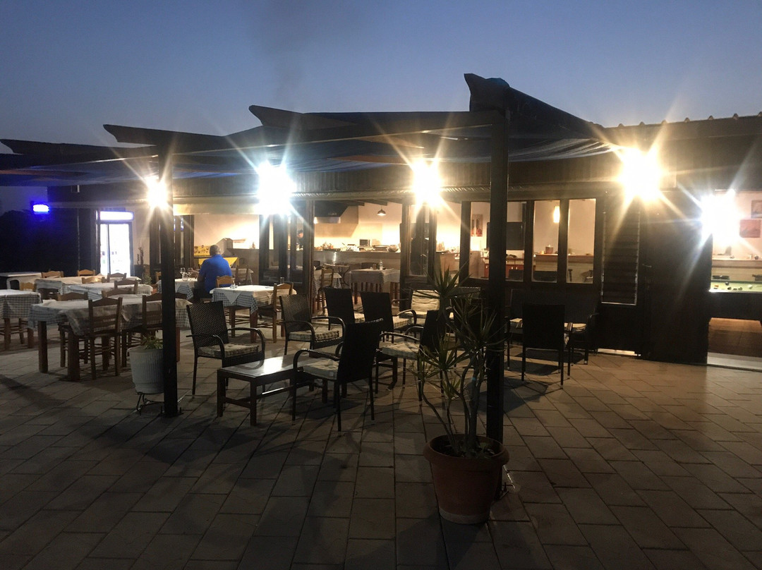 Alkmini Apartments主图