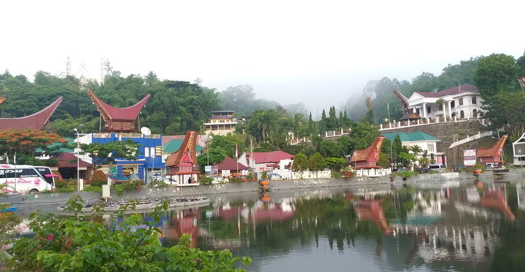 Makale Pond Roundabout景点图片