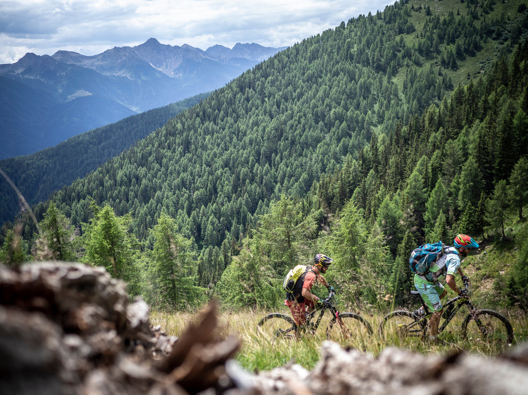 Bikeacademy Lana-拉纳必去景点