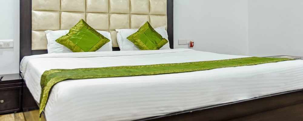 Treebo Trend Red Petal主图