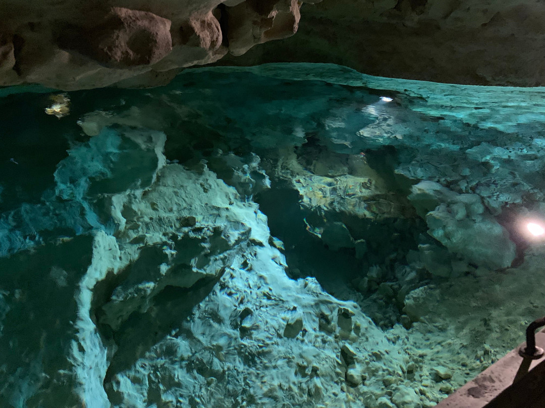 Lake Cave景点图片