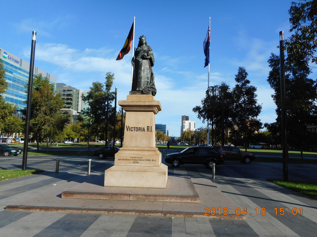 Queen Victoria Monument景点图片
