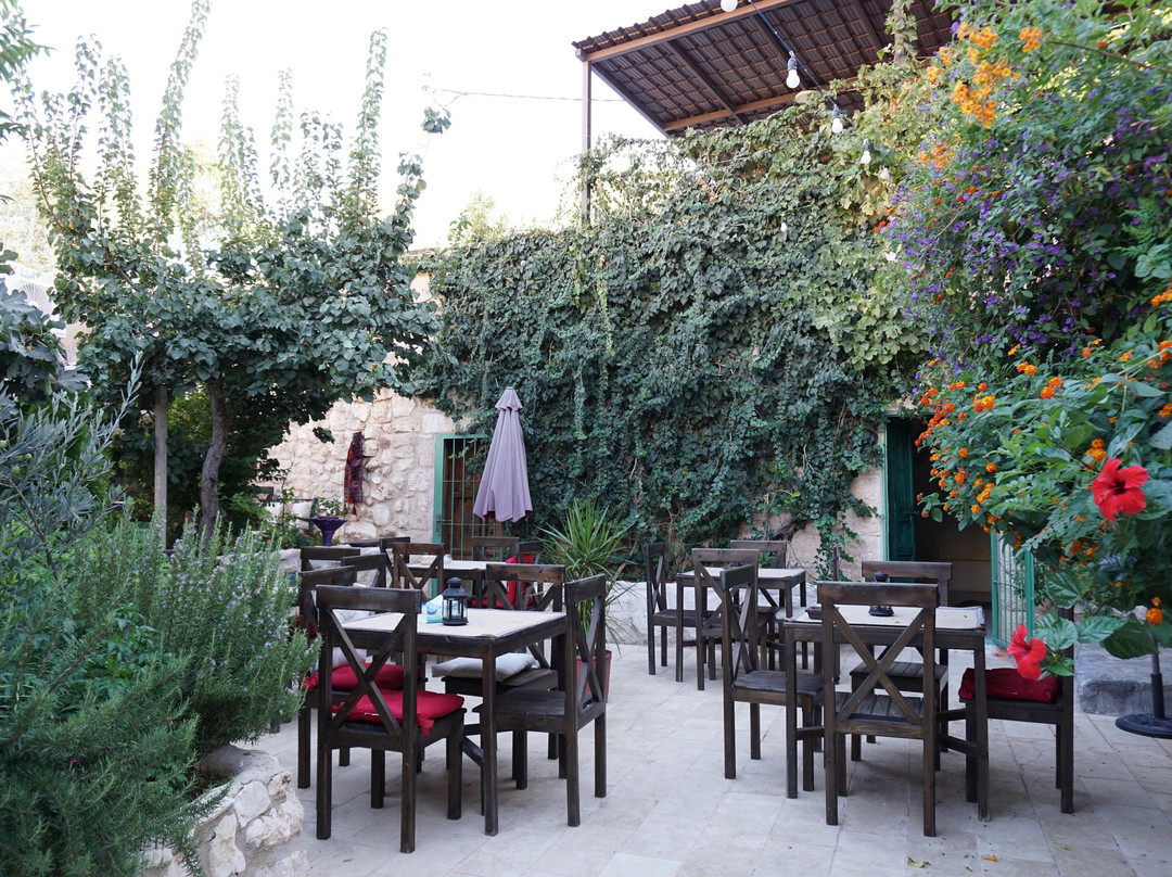 Fuheis餐馆和美食-El Housh Cafe