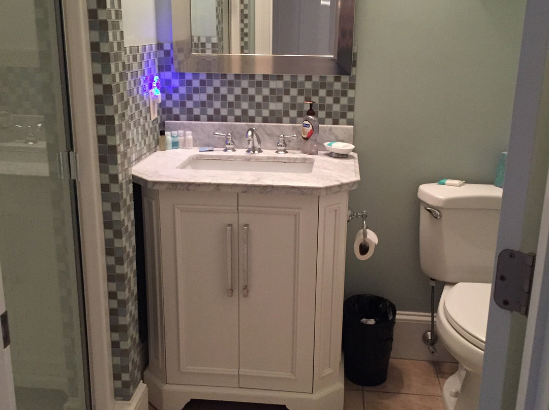 The Beacon Luxury Waterfront Inn主图