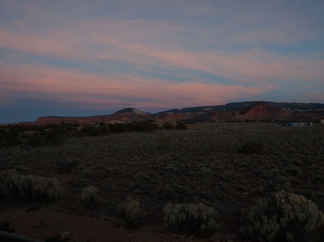 Broken Spur Inn主图