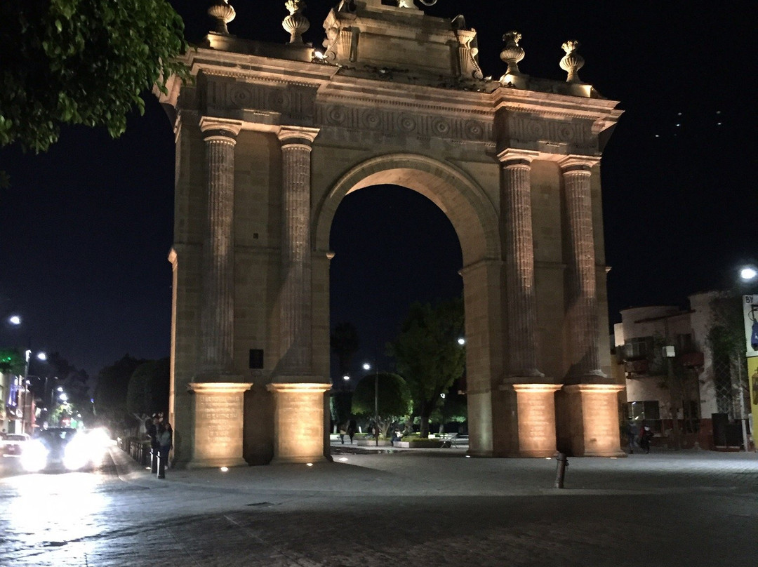 Arco Triunfal de la Calzada de los Héroes景点图片