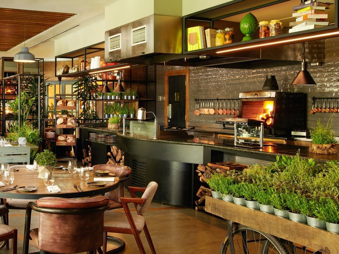 Erva Restaurant & Bar