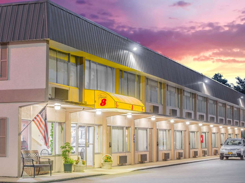 阿什兰温德姆速8酒店主图