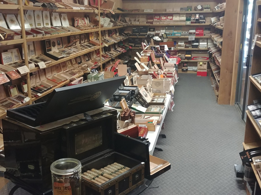 Bucksnort's Cigar Lounge-North Augusta必去景点