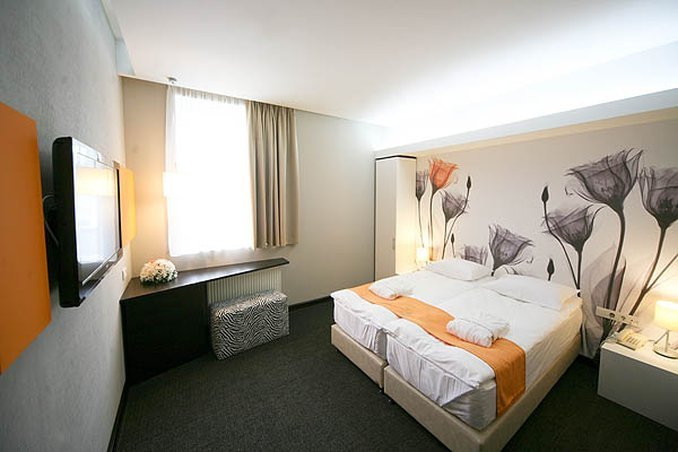 白采尔科维都市公园酒店主图