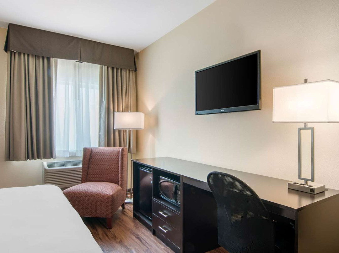 Econo Lodge Inn & Suites主图