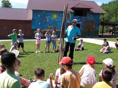 Alex & Emma's Land-Pietrosani必去景点