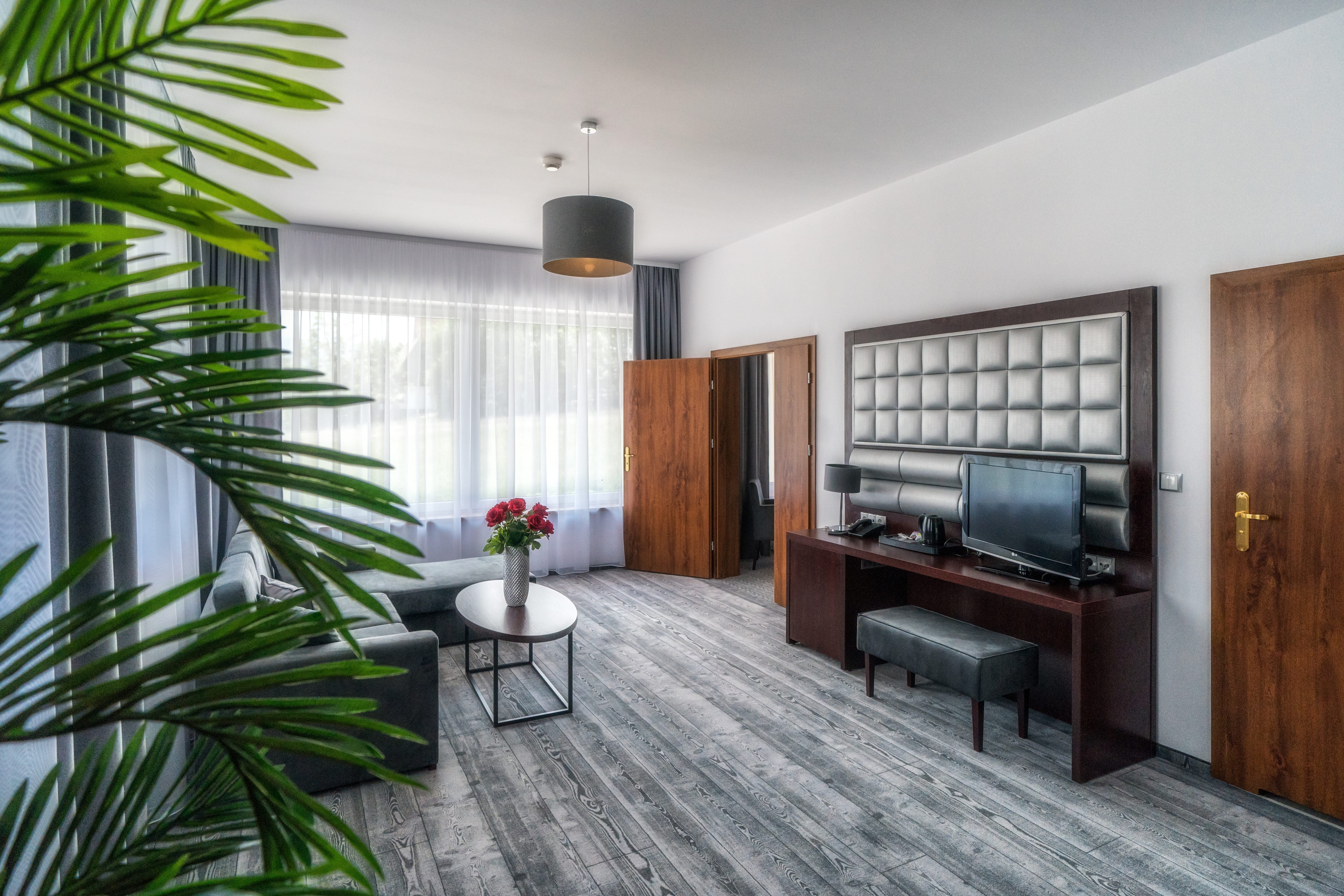 Sadelski Dwor-官方