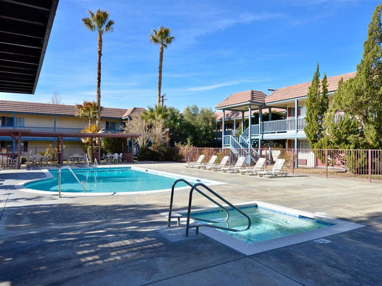 Americas Best Value Inn & Suites Lancaster主图