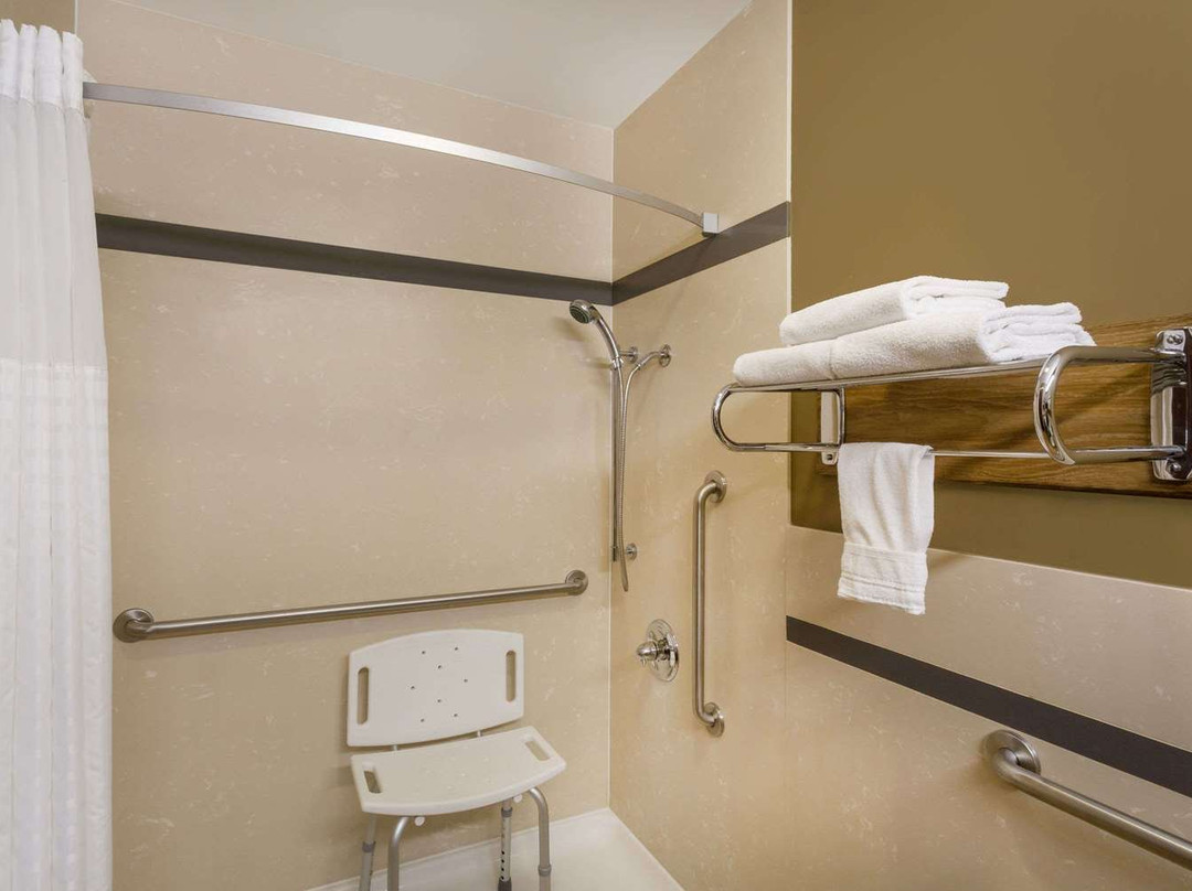 Super 8 by Wyndham Martinez主图