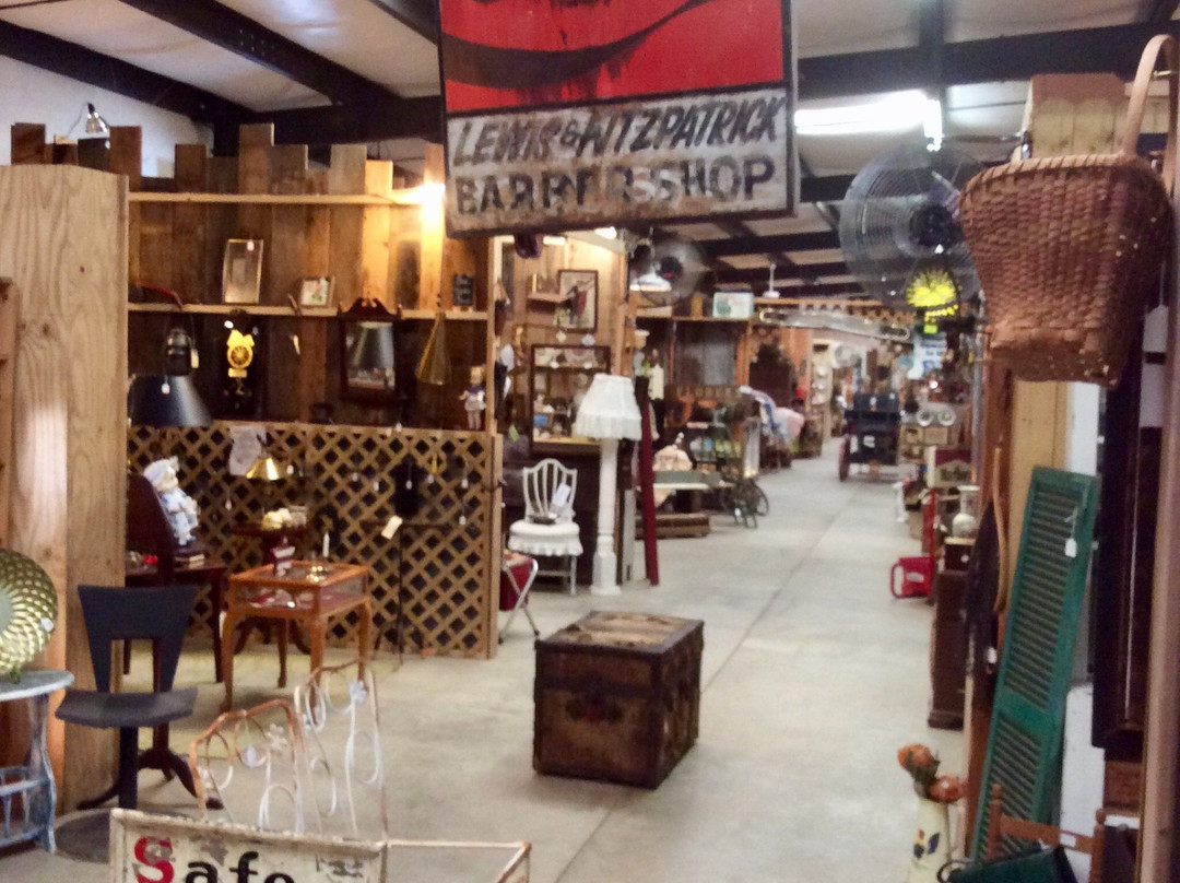 Bryant's Antique Mall景点图片