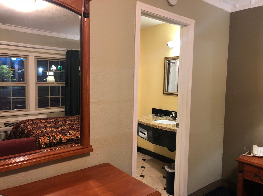 Western Village Inn主图