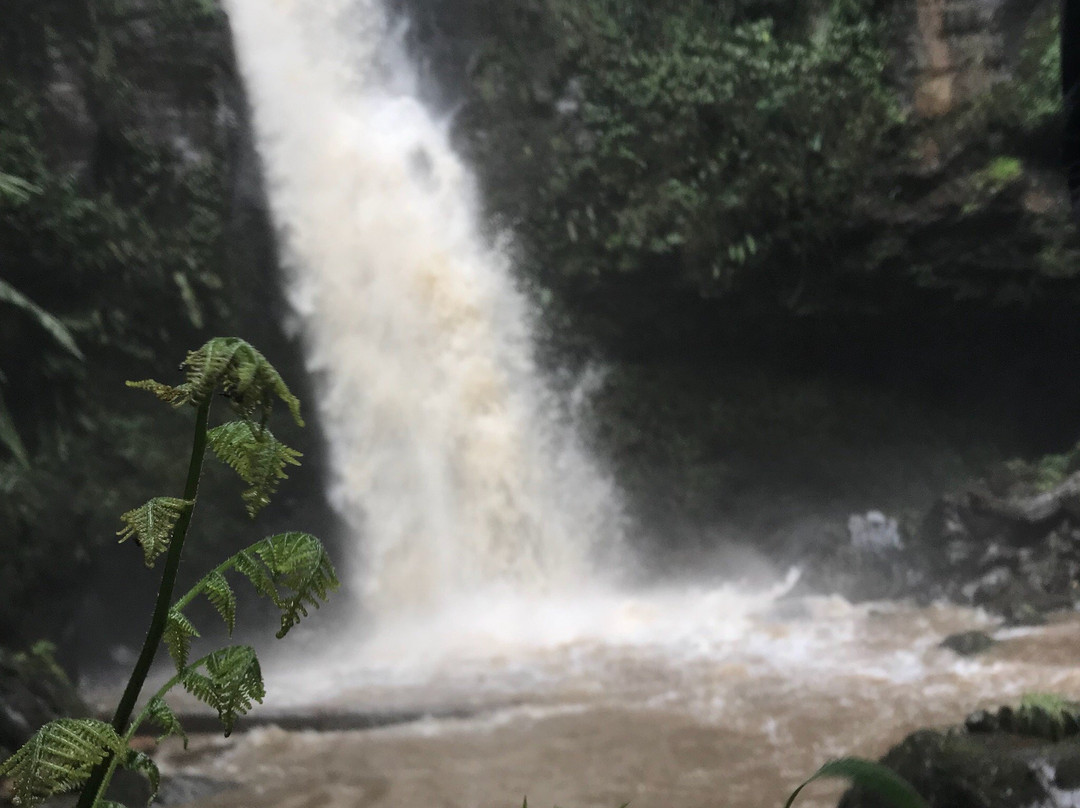 Kereita Cave and Waterfall景点图片
