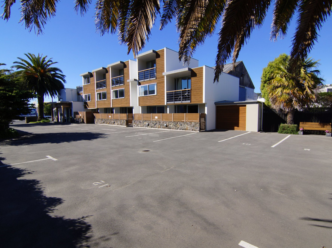 Sumner Bay Motel主图