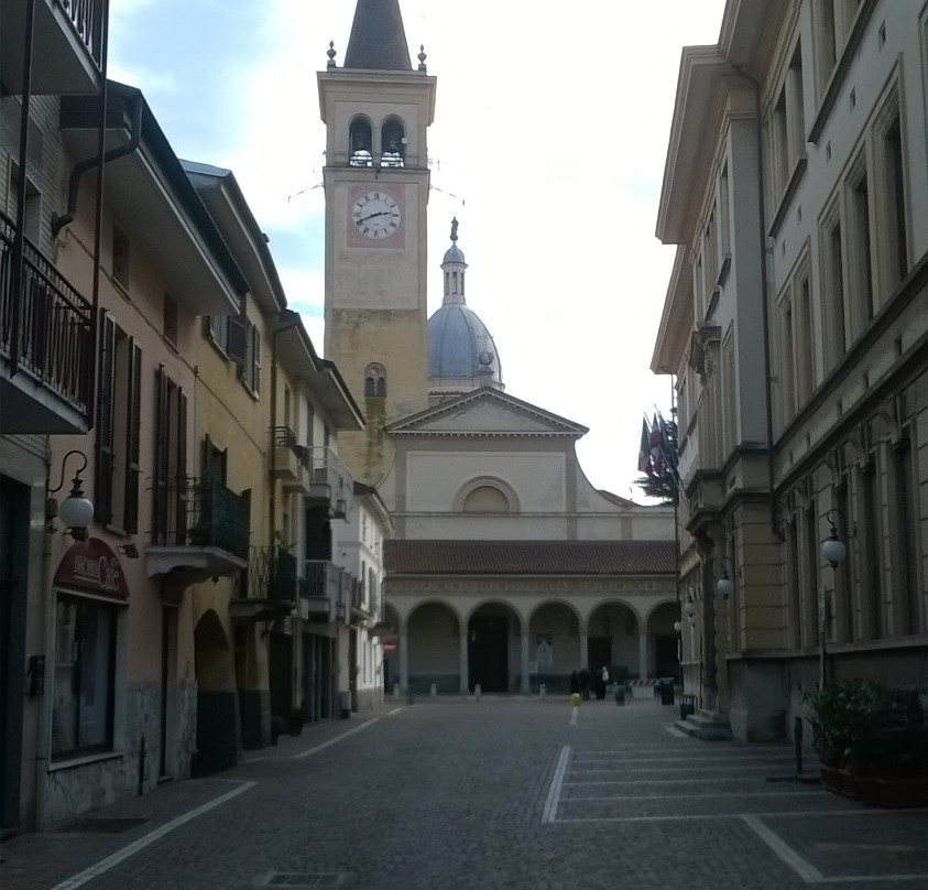 Parrocchia Di Maria Vergine Assunta-Trecate必去景点