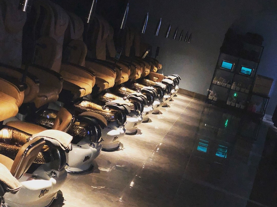 Le’s Nails and Spa II-德斯普兰斯必去景点