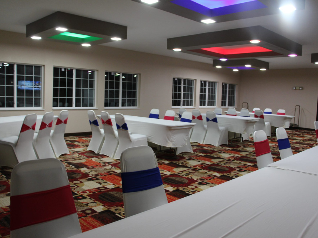 Westbridge Inn & Suites主图