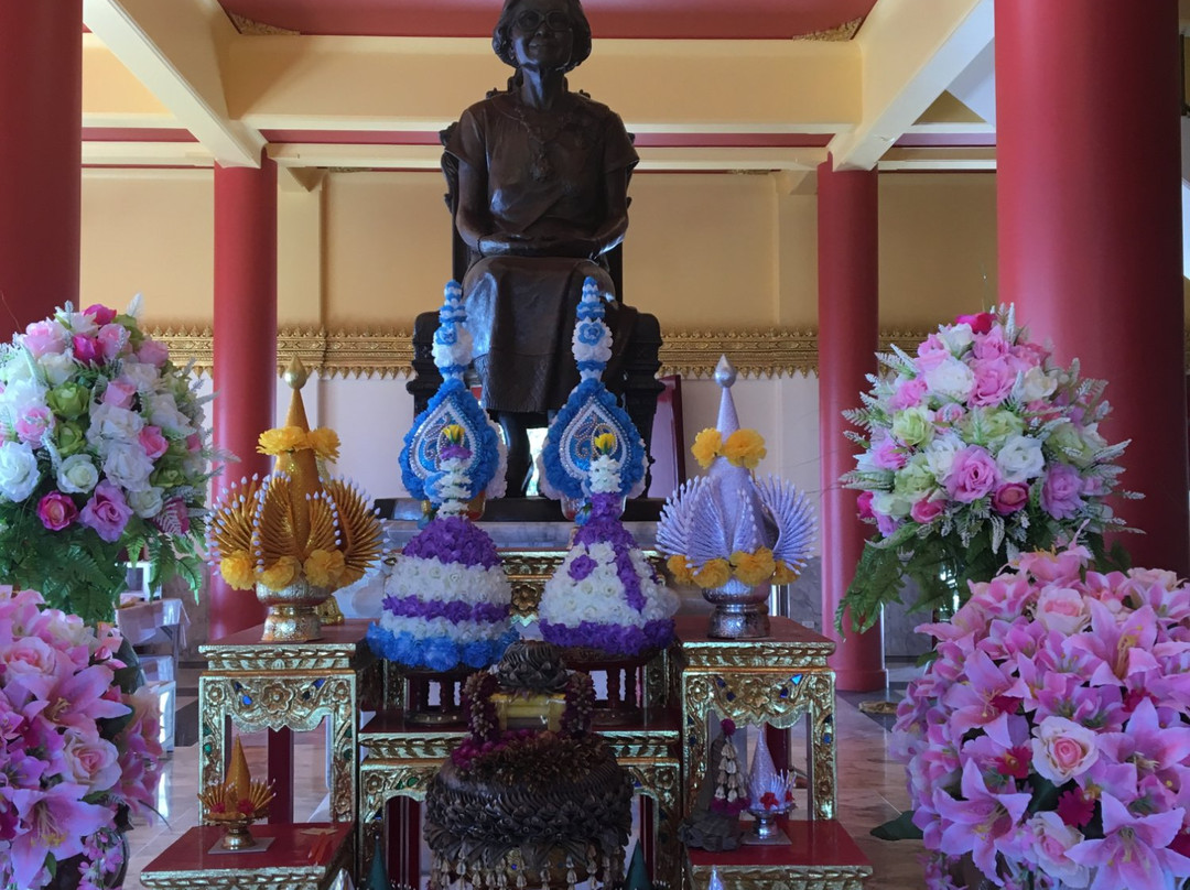 Sinakarintra Stit Mahasantikhiri Pagoda-夜发銮必去景点