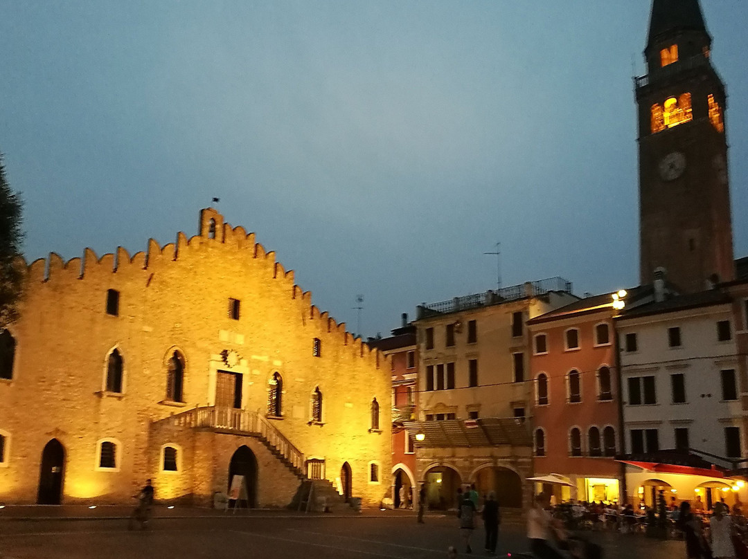 Palazzo dei Cento (o palazzo Municipale)景点图片
