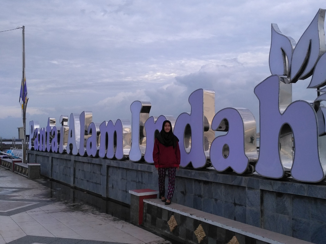 Alam Indah Beach景点图片