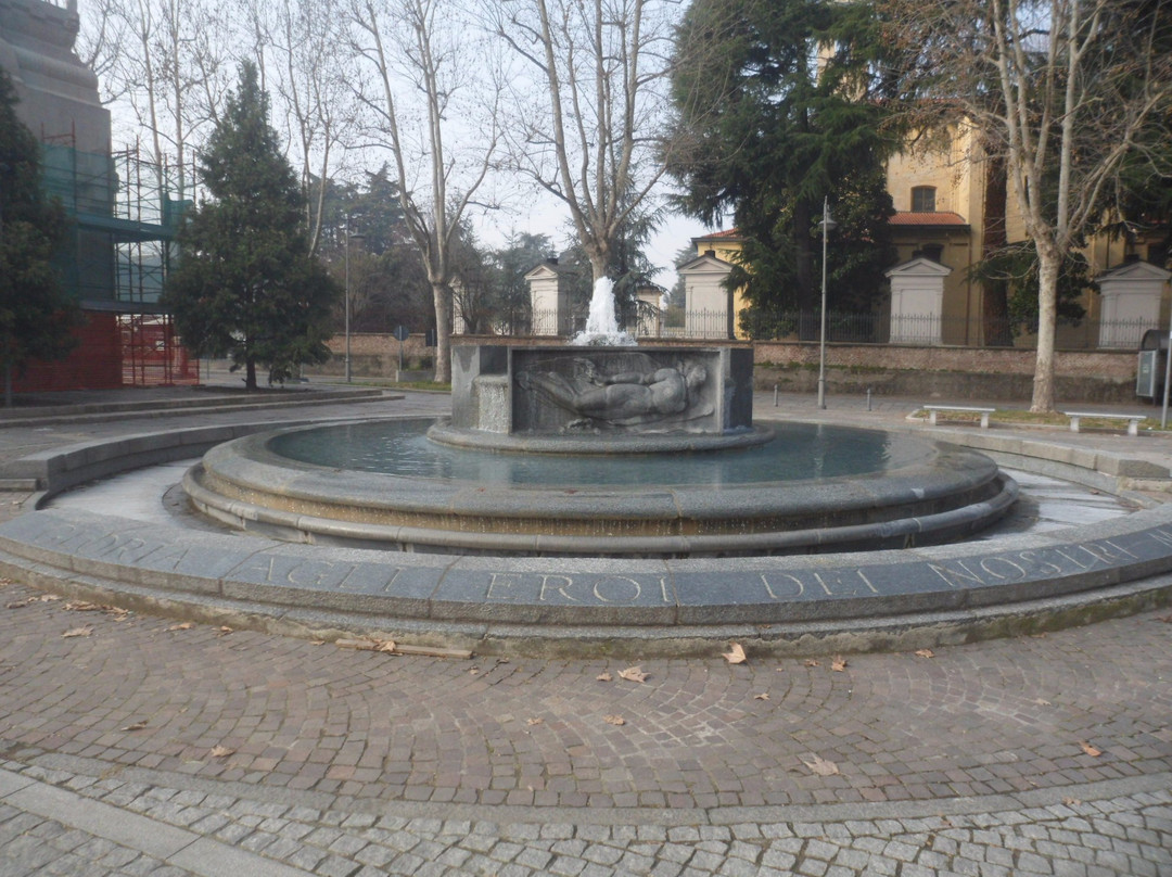 Fontana ai Caduti景点图片