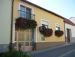 Winden am See酒店住宿-Winzerhof-Gastehaus Richter