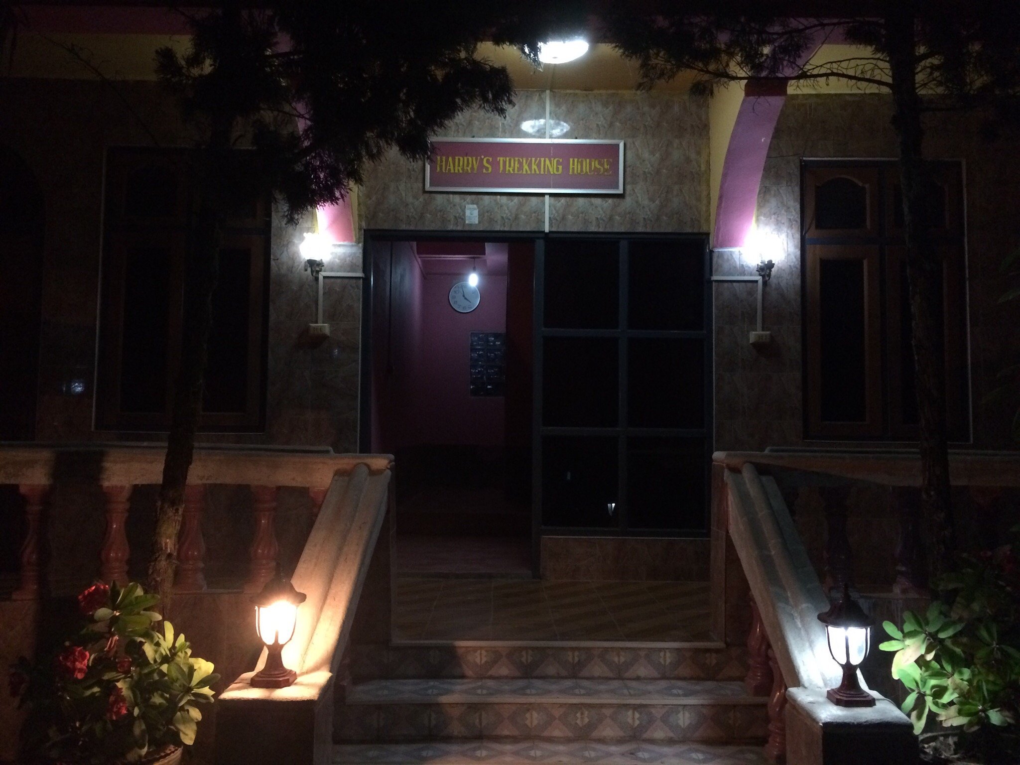 Harry's Trekking House-官方