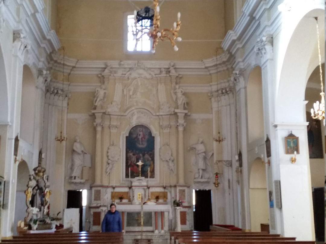Chiesa di San Salvatore-Fara Filiorum Petri必去景点