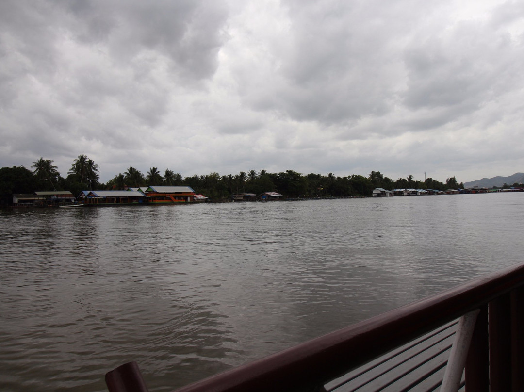 Riverside Promenade景点图片
