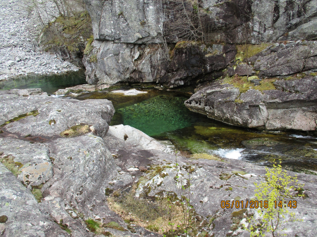 Roykjafossen Waterfall景点图片